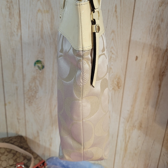 Coach shoulder bag 13x12x4 - Picture 2 of 16